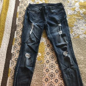 Maurice’s jeggings distressed size Medium